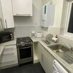 Double And Single Bedrooms In Flat Guest house